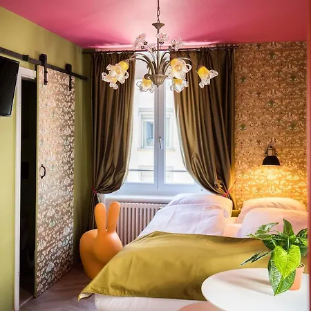 The Henry Self Check-in Aparthotel