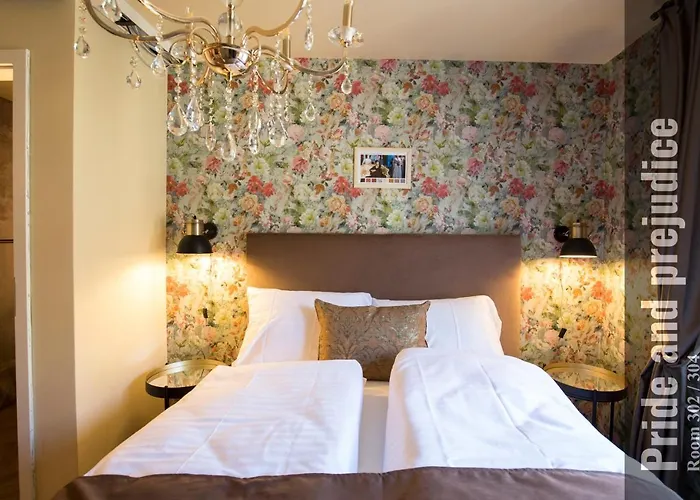 The Henry Self Check-in Aparthotel